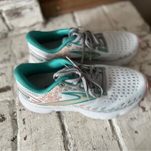 Brooks Glycern Sneakers women's size 7.5 Barnd new